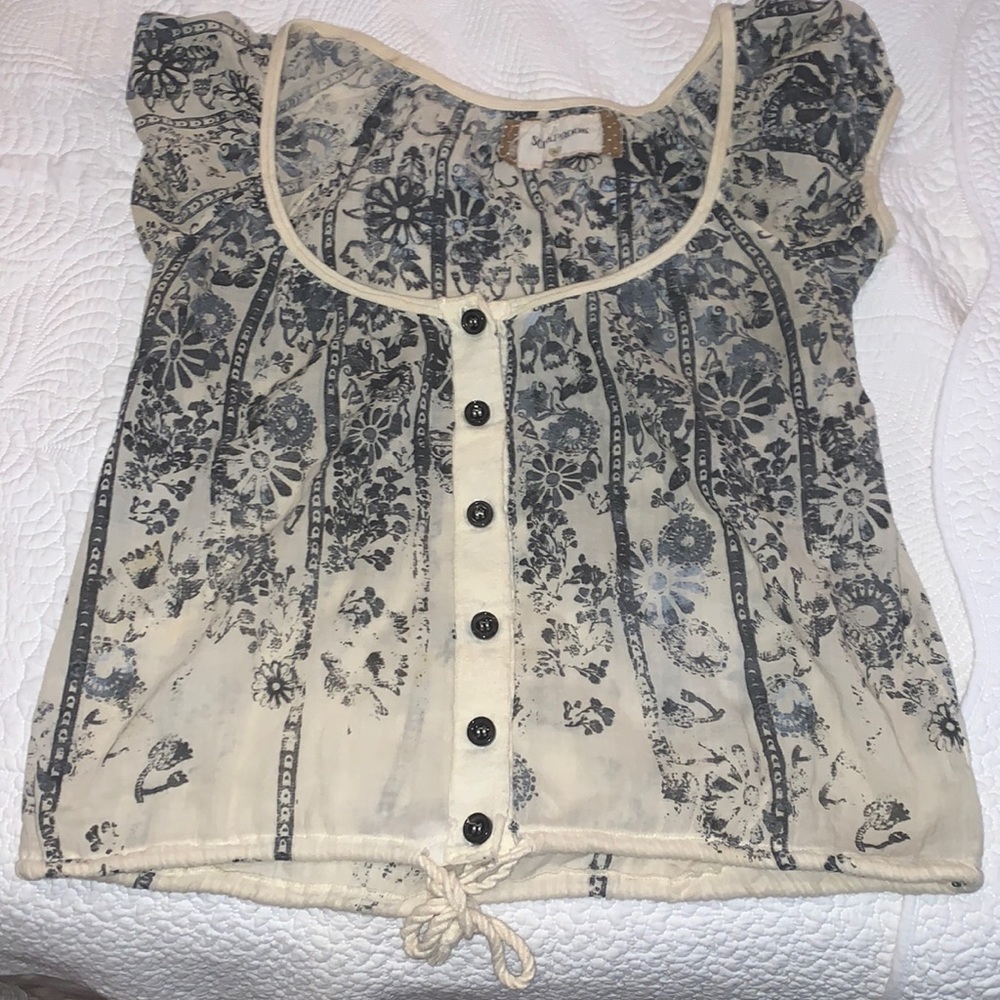 Scrapbook Floral Top🖤🤍